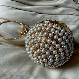 Pearl clutch